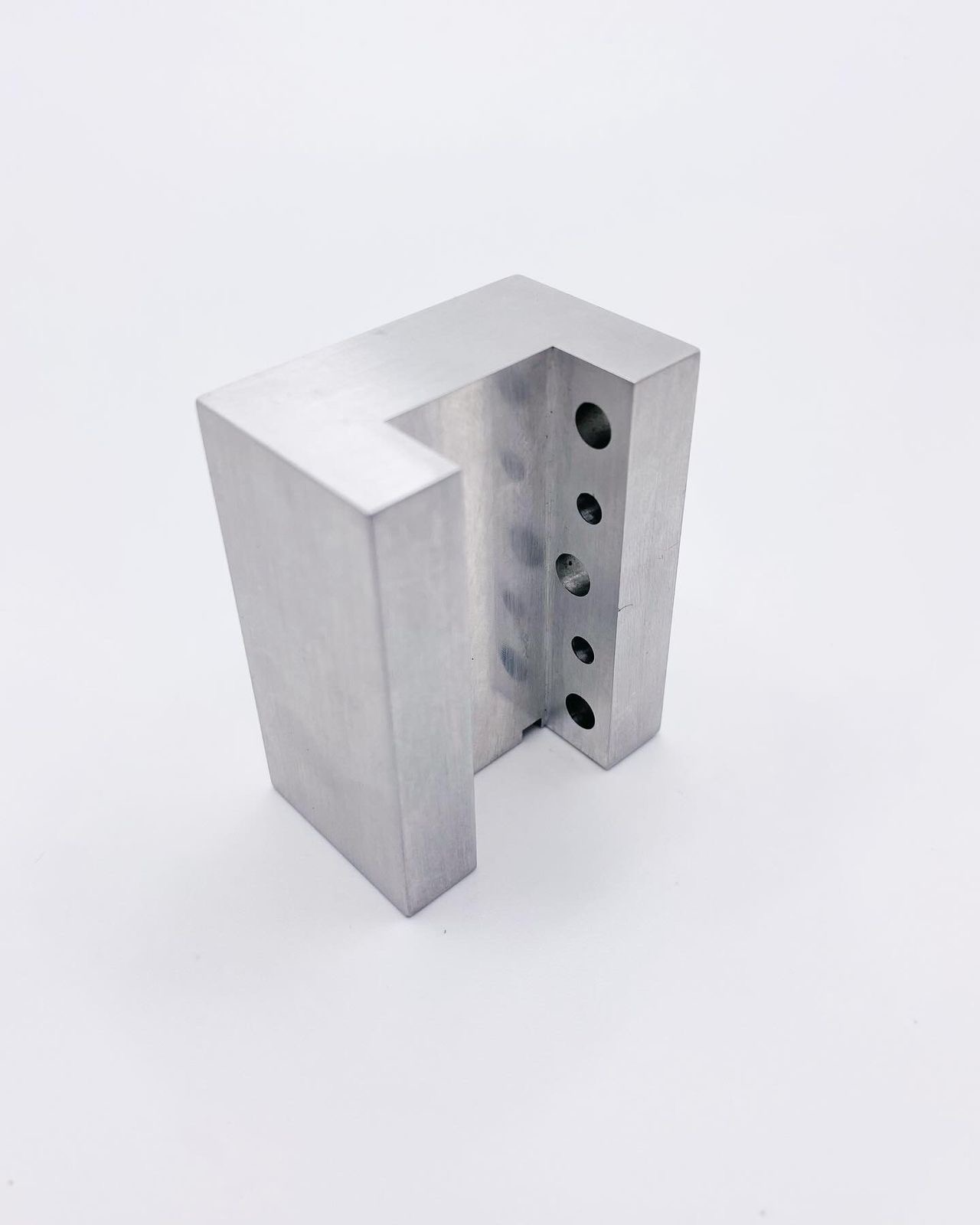 CNC-Machined Aluminum Fixture Bracket